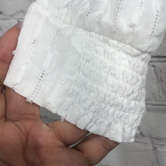 Roan + Ryan top white v-neck - Picture 4 of 9